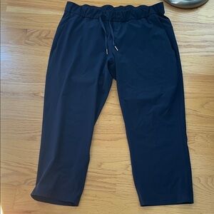 Lululemon Athletica Navy On The Fly Cropped pants size 12 LW6AV6S